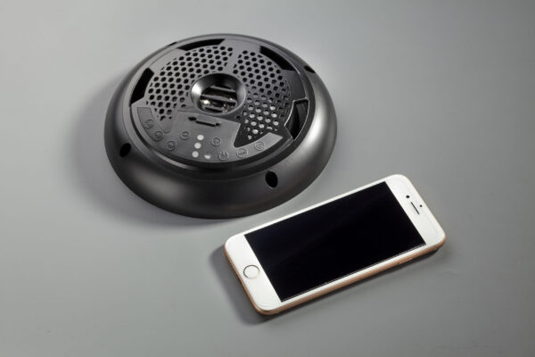VDO IZI Speaker - Black Bluetooth® - USB / MP3 Speaker - Image 5